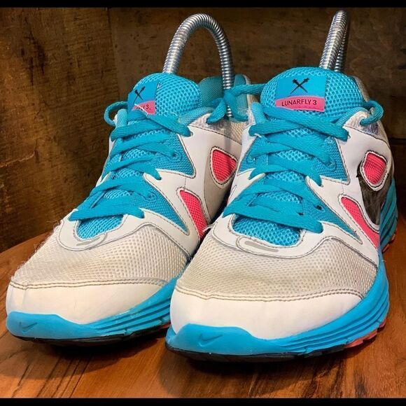 Nike sneakers.  Inv 5081 - Picture 1 of 6